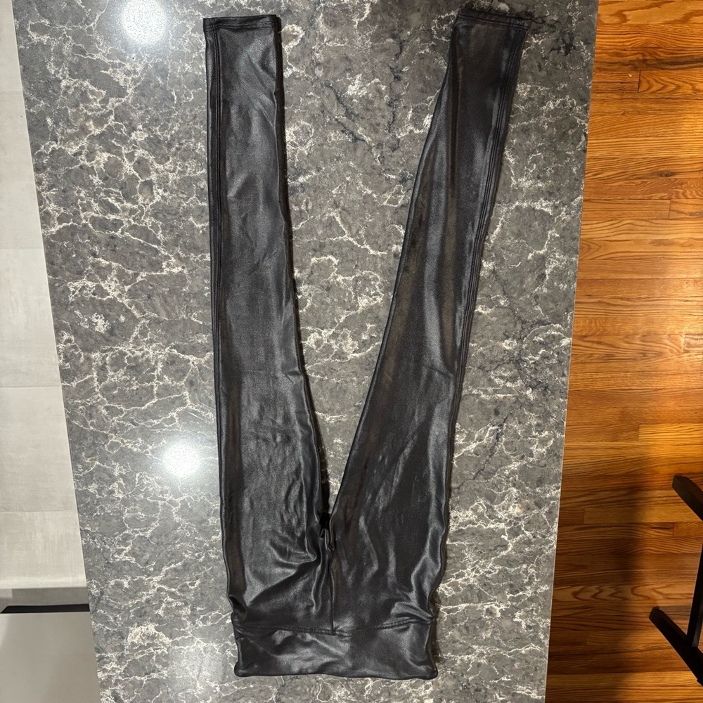 Spanx Faux Leather Leggings black size small - Picture 2 of 6